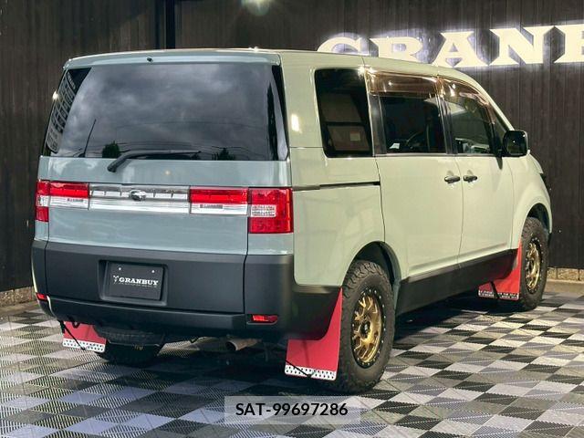 Mitsubishi DELICA 2011-12 7357548-13