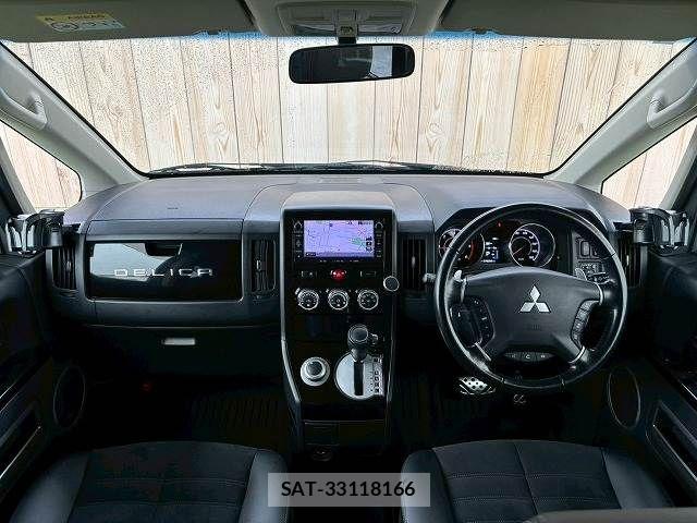 Mitsubishi DELICA 2018-01 7357542-2