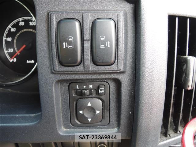 Mitsubishi DELICA 2011-03 7454007-24