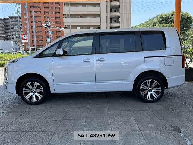 Mitsubishi DELICA 2022-08 7453995-11