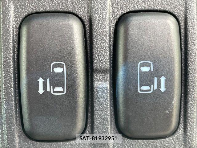 Mitsubishi DELICA 2017-05 7616233-4