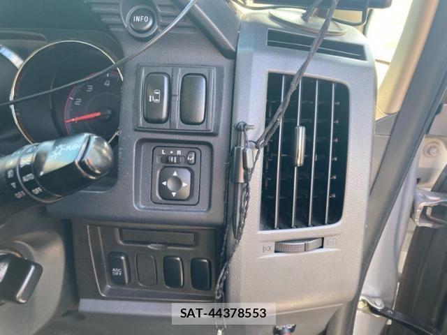 Mitsubishi DELICA 2009-11 7616246-12