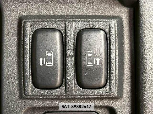 Mitsubishi DELICA 2018-03 7784385-10