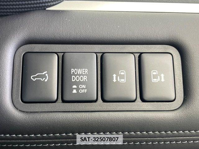 Mitsubishi DELICA 2022-05 7979038-6