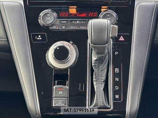 Mitsubishi DELICA 2022-10 8035273-24