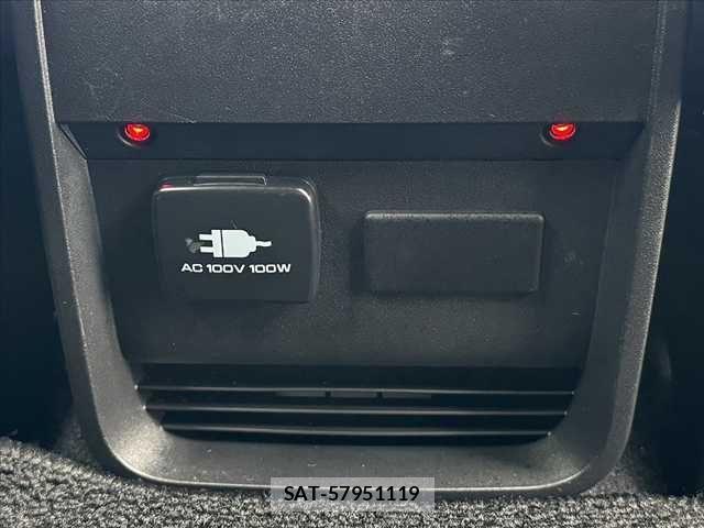 Mitsubishi DELICA 2022-10 8035273-26