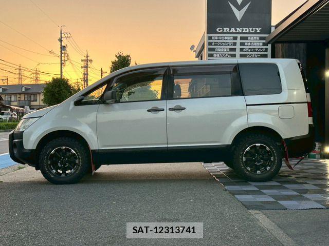 Mitsubishi DELICA 2013-03 8035279-12