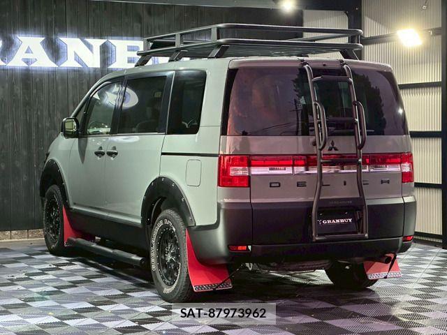 Mitsubishi DELICA 2013-01 8073584-14