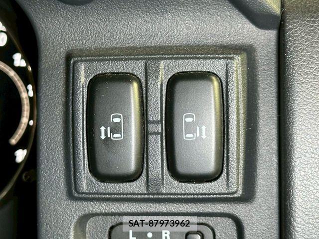 Mitsubishi DELICA 2013-01 8073584-2