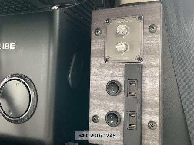 Mitsubishi DELICA 2023-09 8207293-14