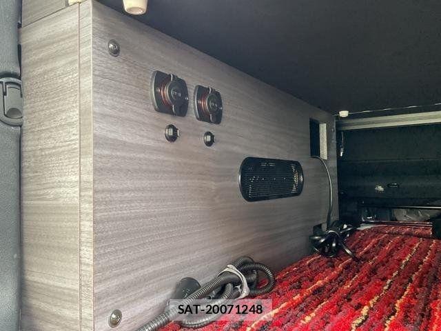 Mitsubishi DELICA 2023-09 8207293-16