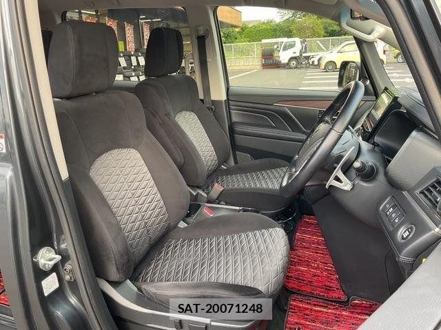 Mitsubishi DELICA 2023-09 8207293-17