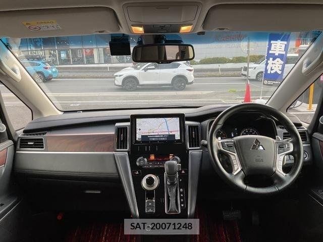 Mitsubishi DELICA 2023-09 8207293-1