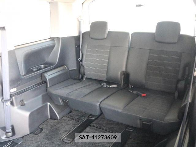 Mitsubishi DELICA 2025-01 8207289-9