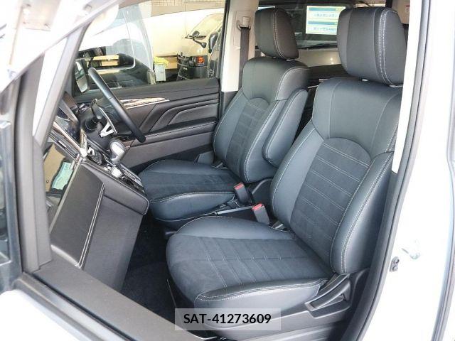 Mitsubishi DELICA 2025-01 8207289-6