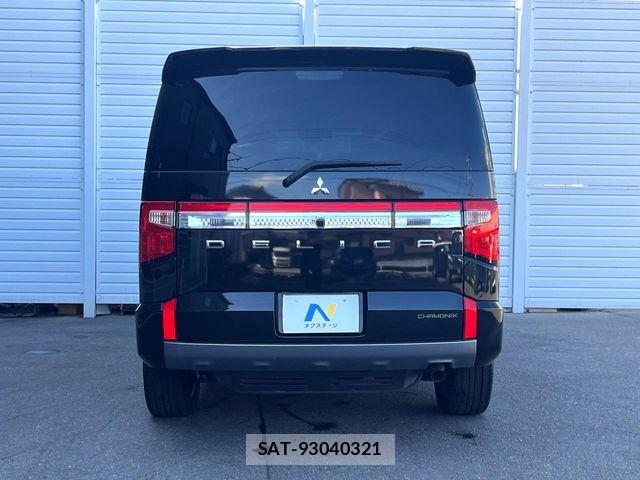 Mitsubishi DELICA 2024-09 8207291-12