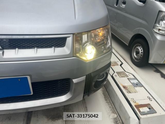 Mitsubishi DELICA 2007-06 8207316-4