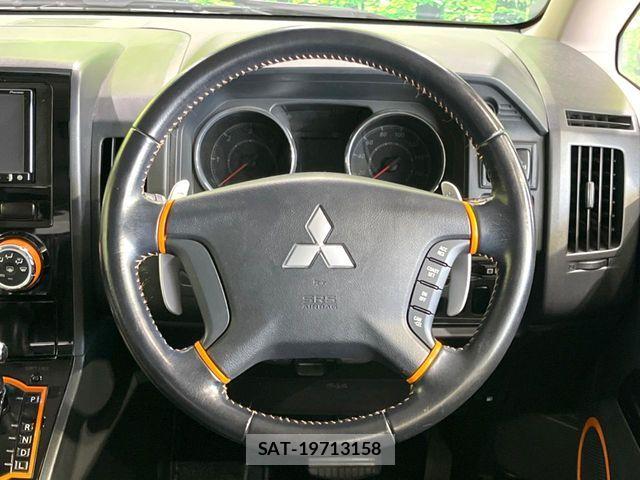 Mitsubishi DELICA 2018-02 8207311-11