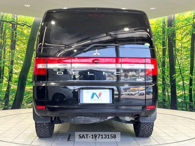 Mitsubishi DELICA 2018-02 8207311-15