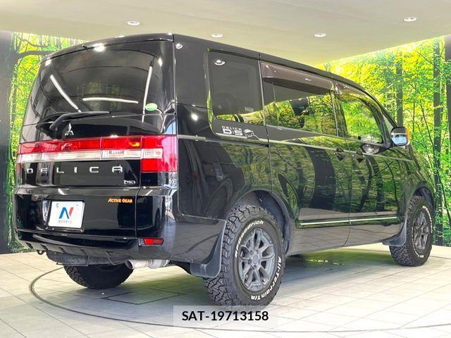 Mitsubishi DELICA 2018-02 8207311-17