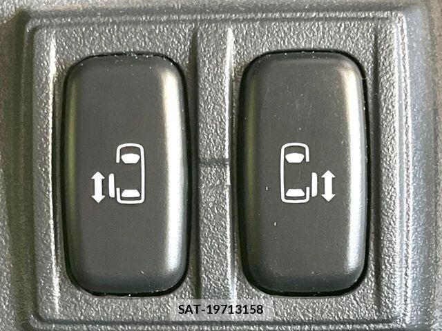 Mitsubishi DELICA 2018-02 8207311-5