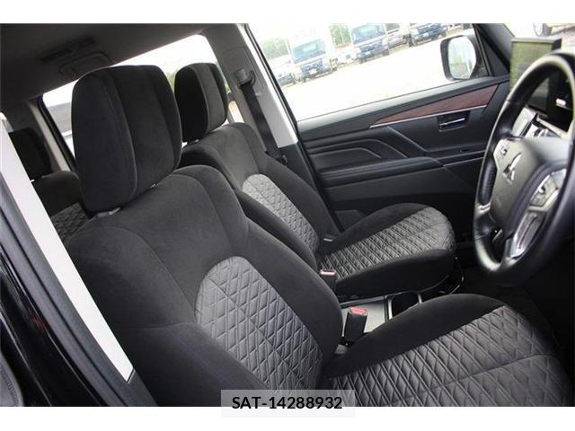 Mitsubishi DELICA 2024-06 8207302-17