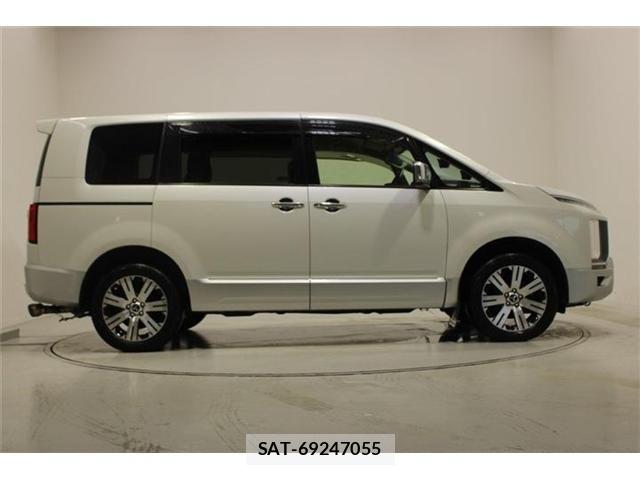 Mitsubishi DELICA 2019-02 8207307-12