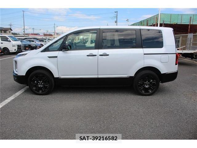 Mitsubishi DELICA 2026-01 8207290-12
