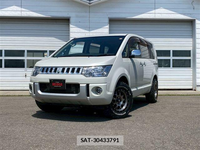 Mitsubishi DELICA 2018-01 8207308-0