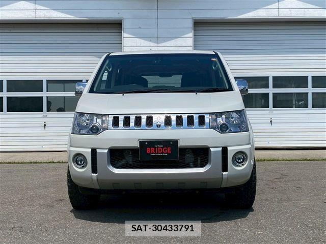 Mitsubishi DELICA 2018-01 8207308-1