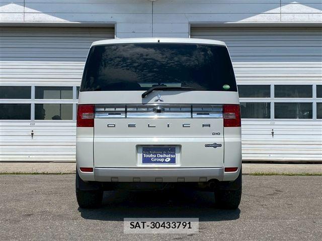 Mitsubishi DELICA 2018-01 8207308-5