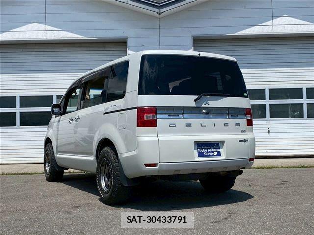 Mitsubishi DELICA 2018-01 8207308-6