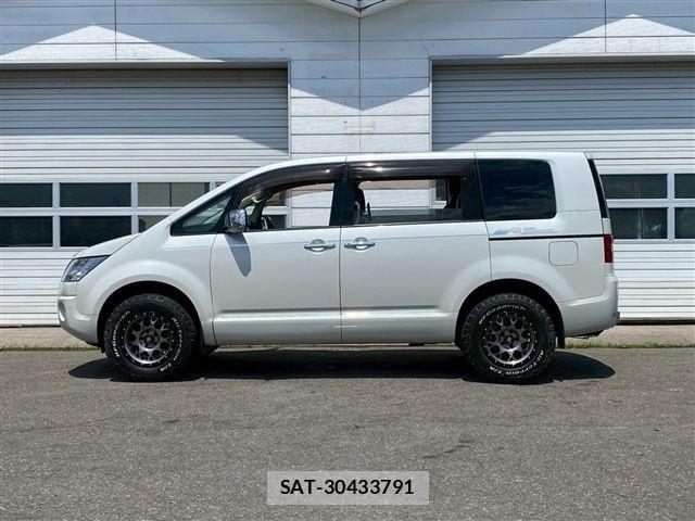 Mitsubishi DELICA 2018-01 8207308-7