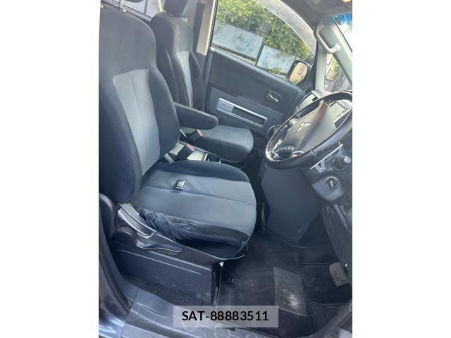 Mitsubishi DELICA 2009-10 8229561-5