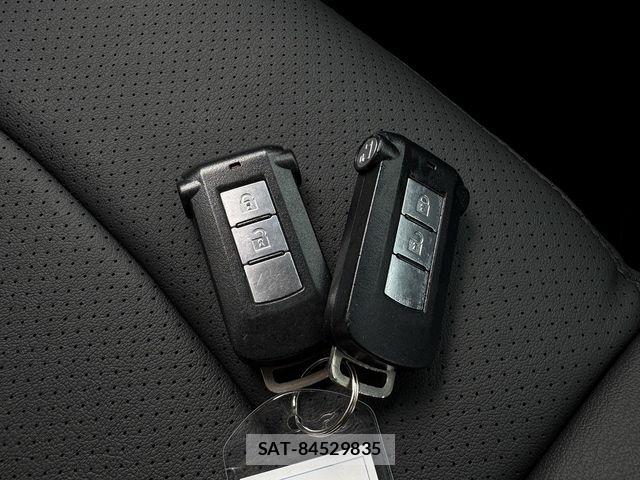 Mitsubishi DELICA 2015-09 8245059-29