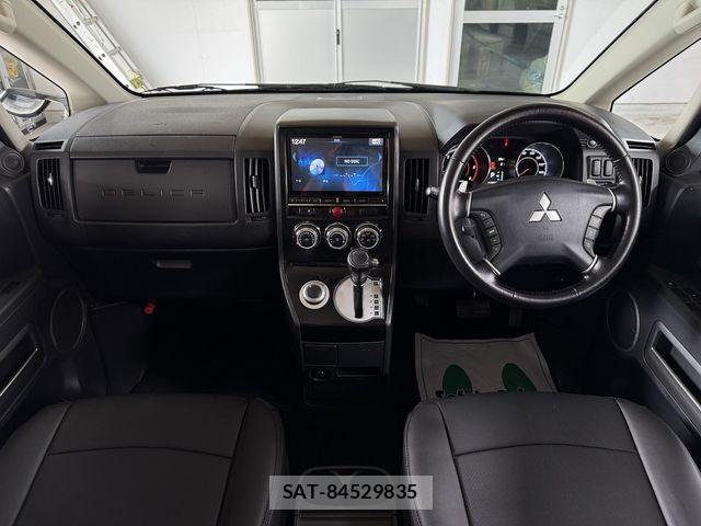 Mitsubishi DELICA 2015-09 8245059-6