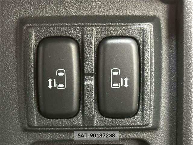 Mitsubishi DELICA 2015-09 8245057-9