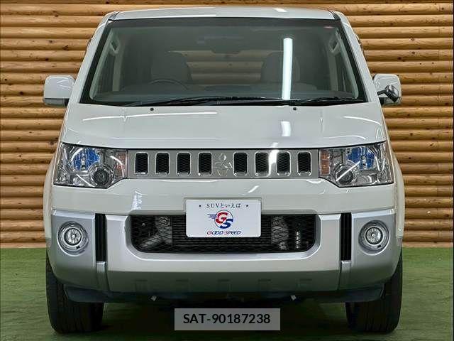 Mitsubishi DELICA 2015-09 8245057-12