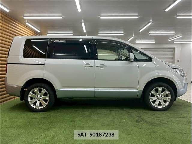 Mitsubishi DELICA 2015-09 8245057-14