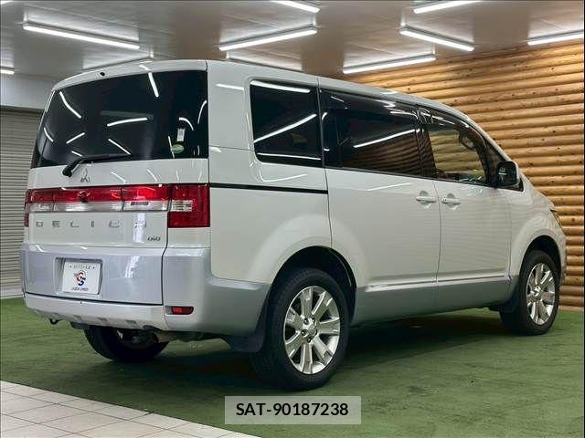 Mitsubishi DELICA 2015-09 8245057-16