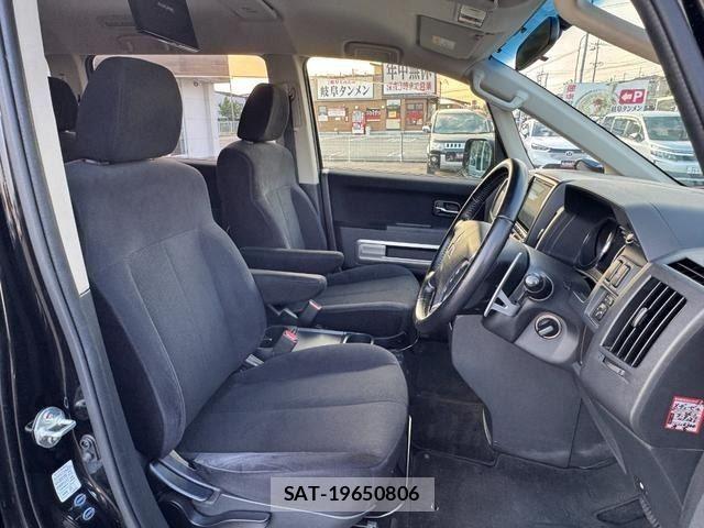 Mitsubishi DELICA 2017-08 8245060-9