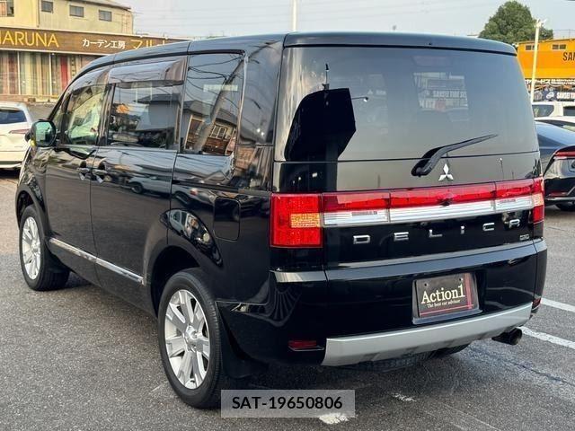 Mitsubishi DELICA 2017-08 8245060-3