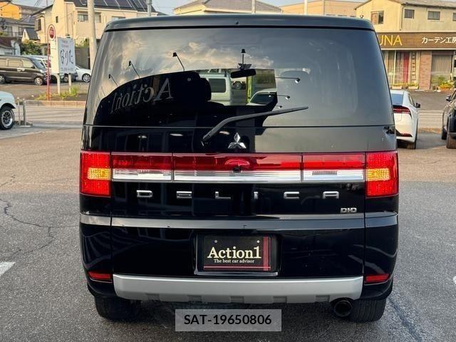 Mitsubishi DELICA 2017-08 8245060-4