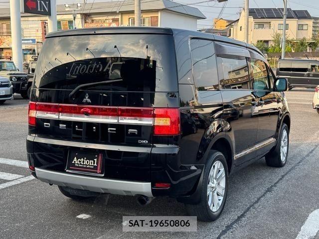 Mitsubishi DELICA 2017-08 8245060-5