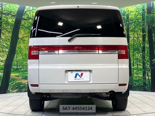 Mitsubishi DELICA 2010-11 8245061-15