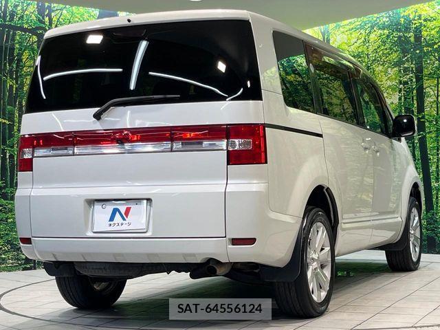 Mitsubishi DELICA 2010-11 8245061-17