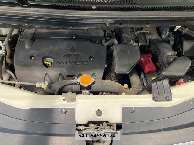Mitsubishi DELICA 2010-11 8245061-18