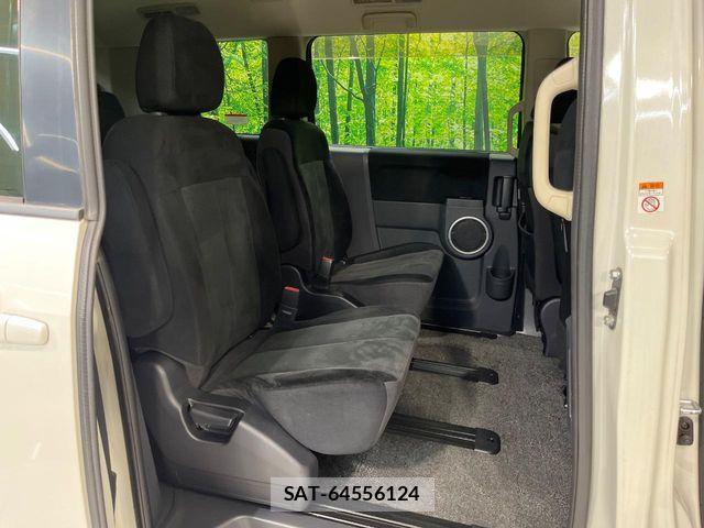 Mitsubishi DELICA 2010-11 8245061-8