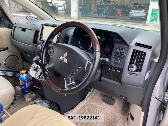 Mitsubishi DELICA 2011-10 8314229-11