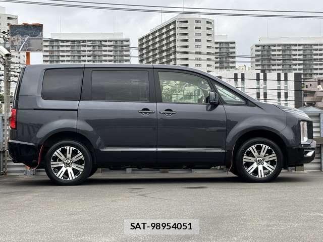 Mitsubishi DELICA 2022-05 8335591-9